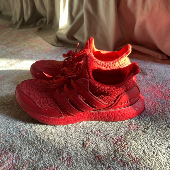 • Adidas Ultra Boost Size: 8 • - Picture 6 of 7